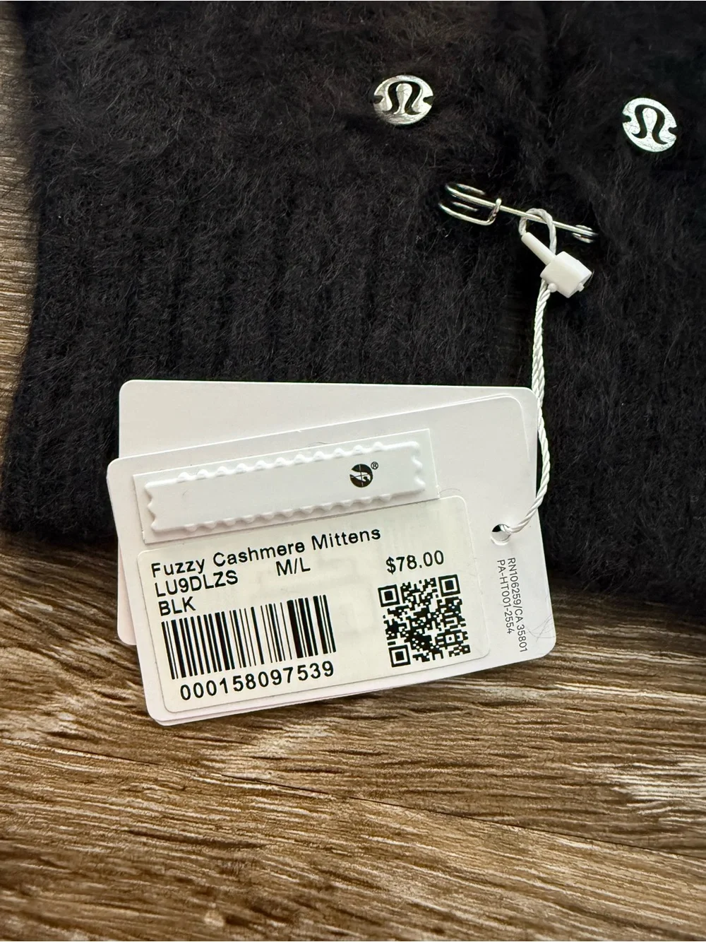 NWT Lululemon Fuzzy Cashmere Mittens Black